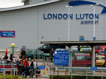 Luton Airport Transfer Services in Eastcote - Eastcote's MINICABS 